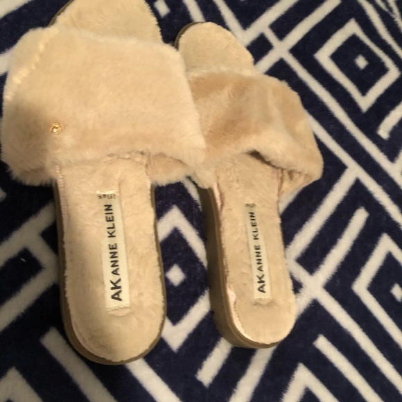 Faux fur Creme shoes - Picture 4 of 5